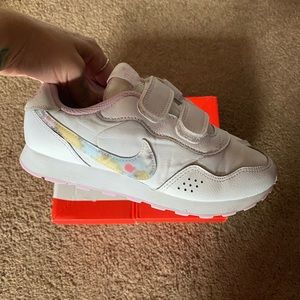 Nike MD Valiant FLRL ps size 2
